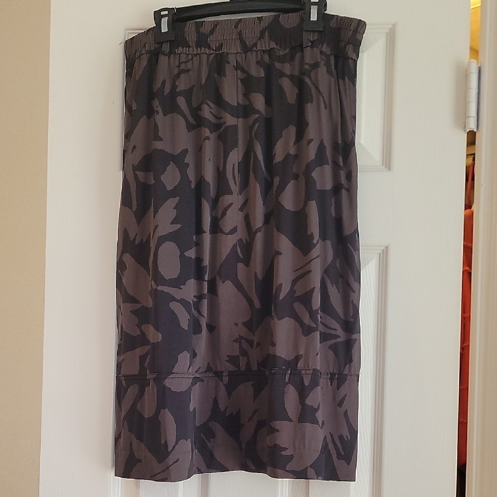 Loft Stylish Black and Brown Skirt - Picture 4 of 7